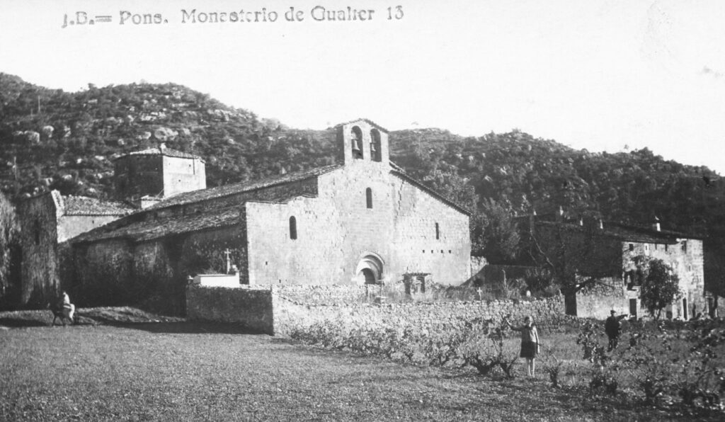 Vista frontal del monestir de Gualter